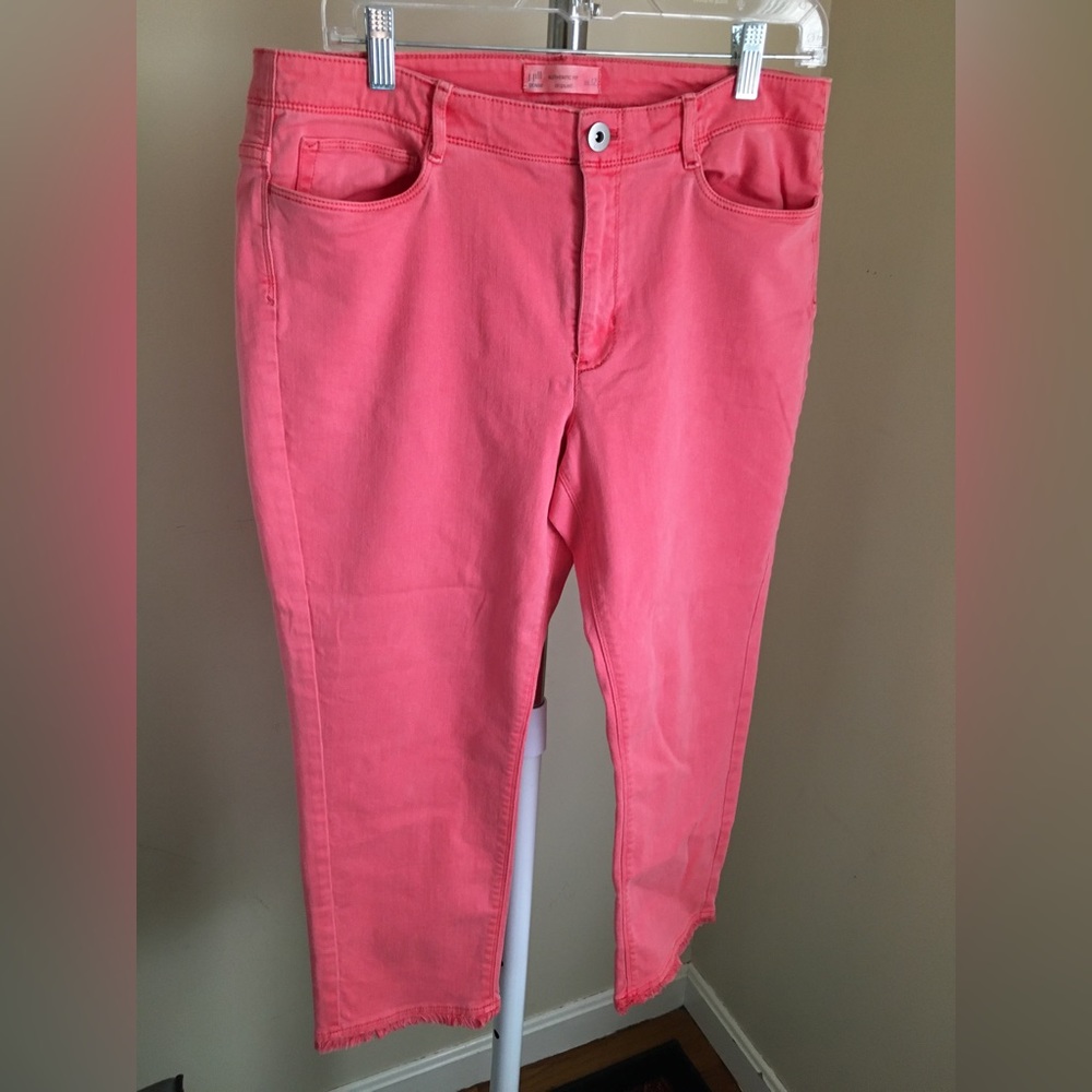 J Jill authentic fit cropped straight leg. Coral color